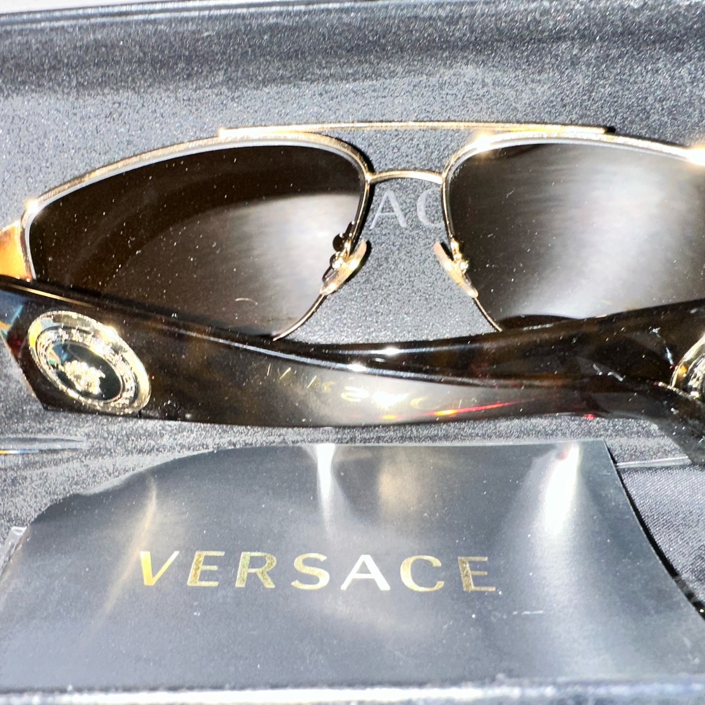 Mens Versace sunglasses. Worn twice. Like nee condition.